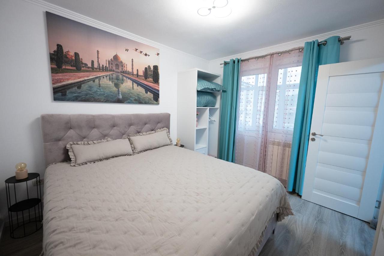 L&R Boutique Apartment Otelu Rosu Buitenkant foto
