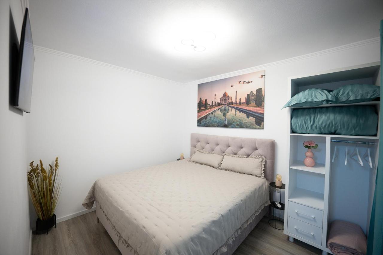 L&R Boutique Apartment Otelu Rosu Buitenkant foto
