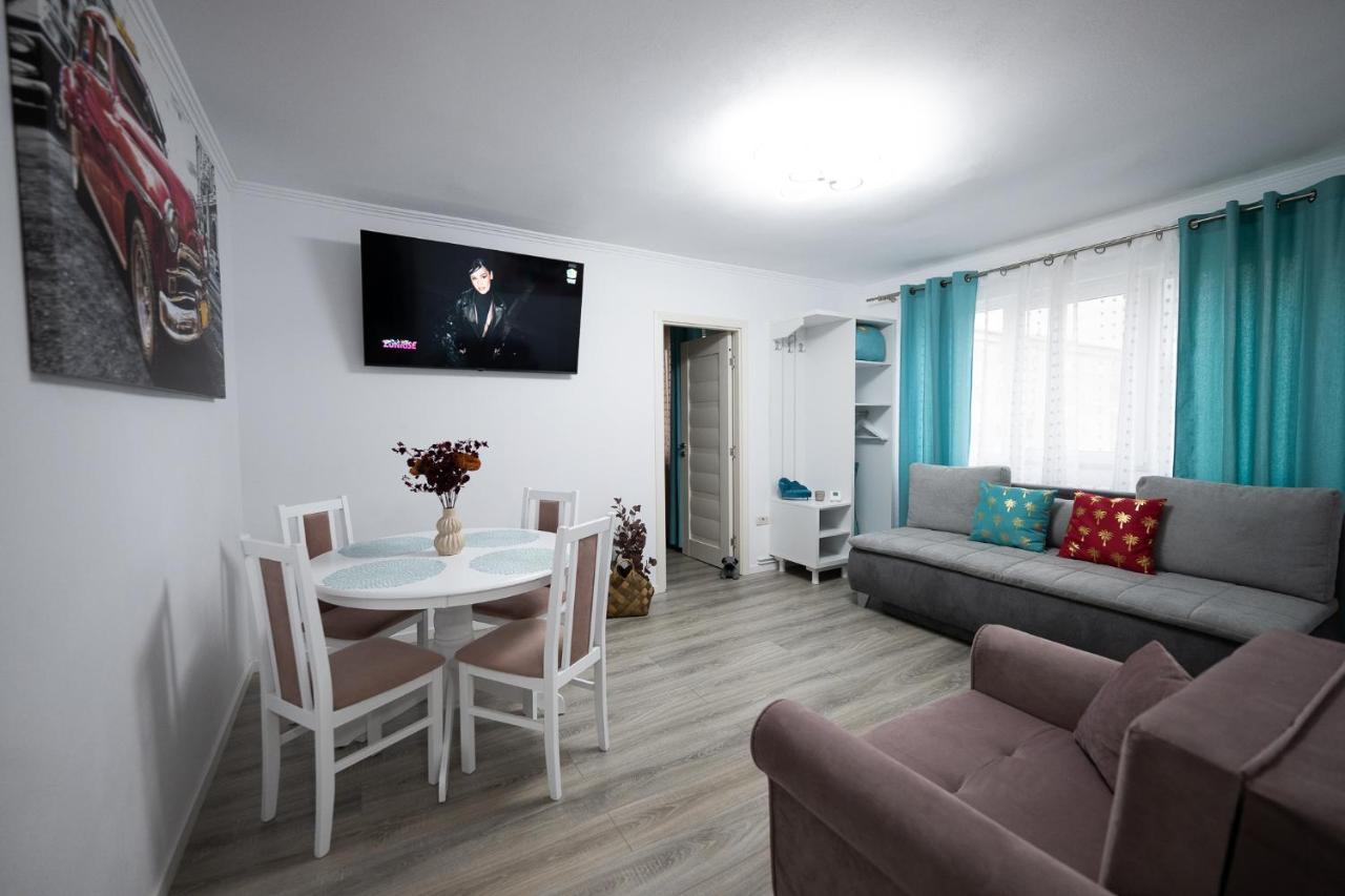 L&R Boutique Apartment Otelu Rosu Buitenkant foto